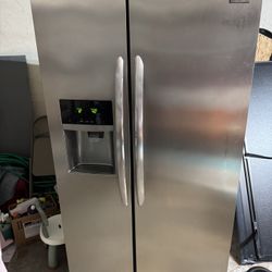 FRIGIDAIRE Side By Side Refrigerator 