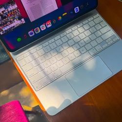 Apple Magic Keyboard For iPad 13 (M4)