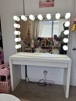 Impressions vanity Set With Mirror