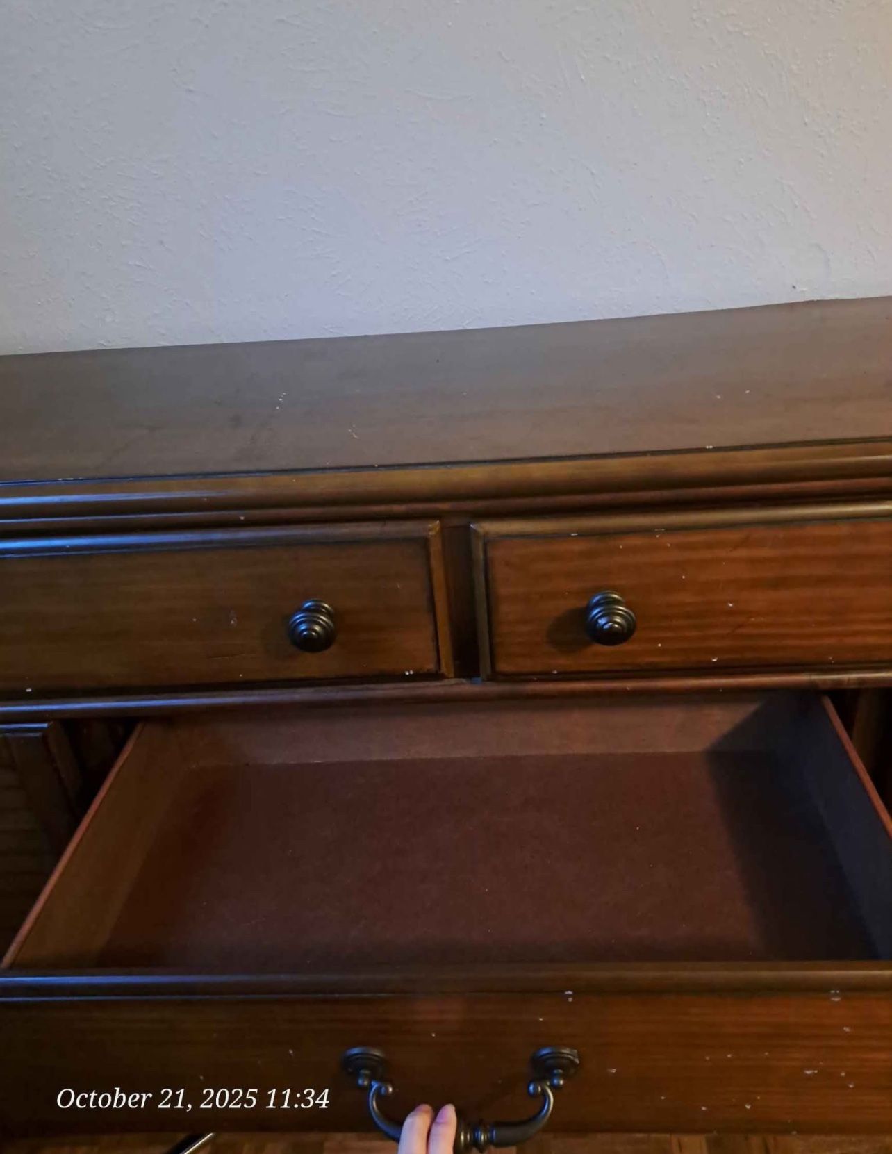Dresser 