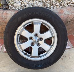 2009 Toyota Prius 15” Alloy Wheel Rim – Tire Needs Replacement - US Auto