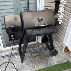 Wood Pellet Smoker - Z Grills