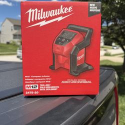 Milwaukee M12 Inflator 