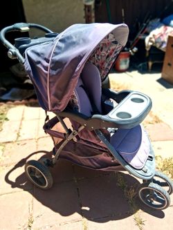 Baby Trend Stroller With Cup Holders Front and Back