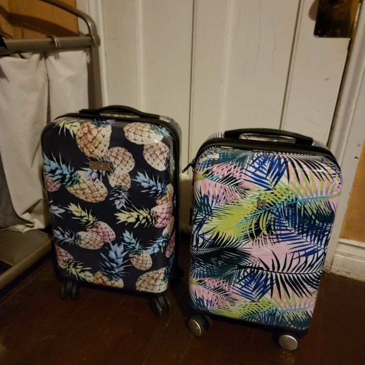 Jessica Simpson Pineapple Leaf Design Hardside Carry On