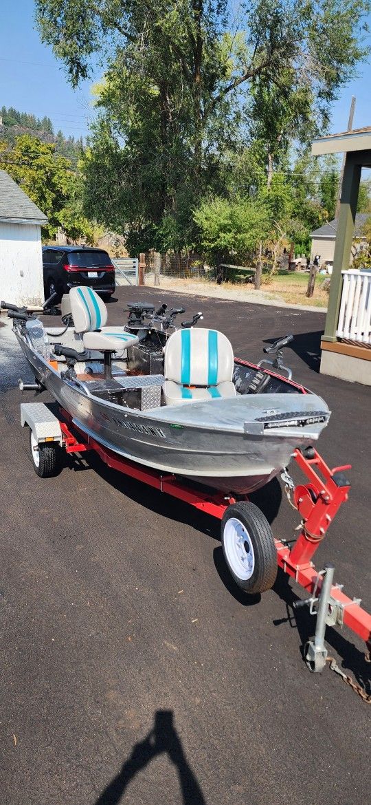 14' Aluminum Boat With Trailer And Motors Fully Loaded