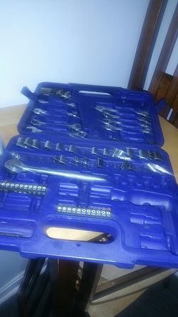 Wrench and ratchet set