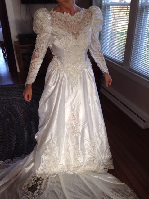 Vintage Wedding Dress In Excellent Condition