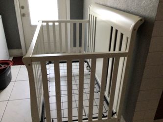 Free baby bed must go today !