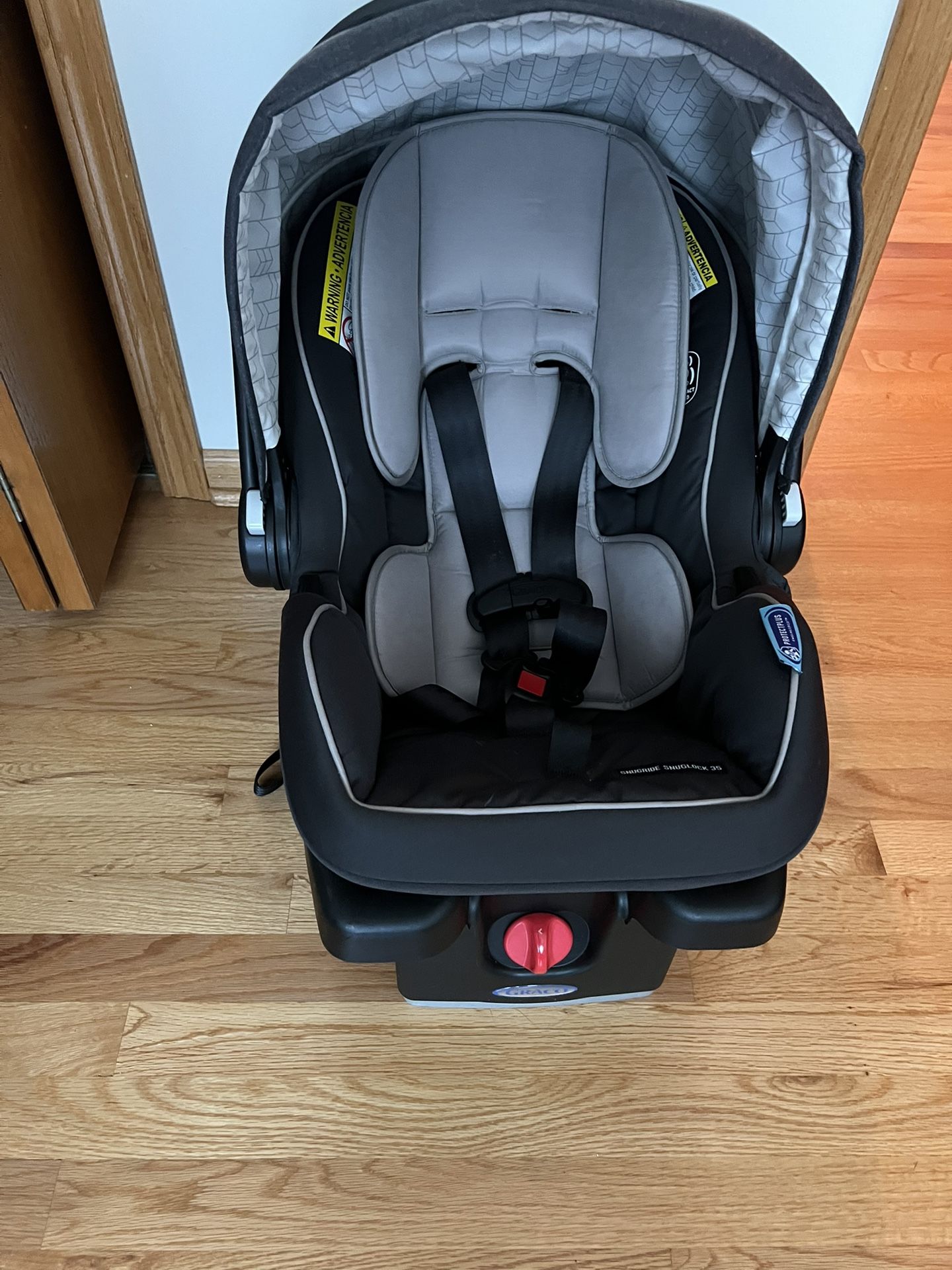 Graco Snugride Snuglock 35 Infant Car Seat With Base