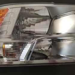 2016 Ram 1500 Passanger Side Headlight OEM