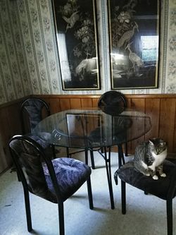 Gorgeous table and chairs