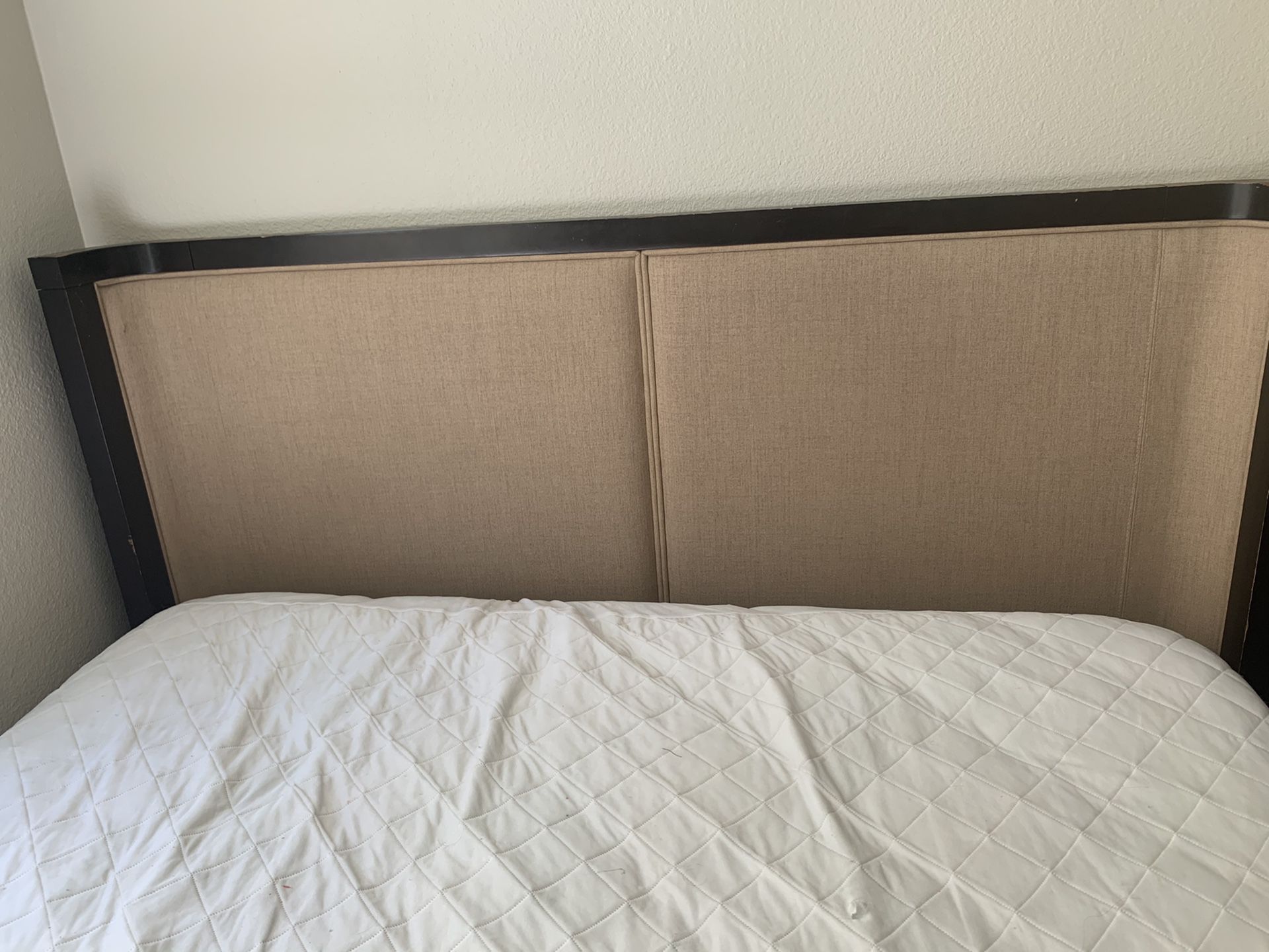 wood queen bed frame with headboard Good Condition.