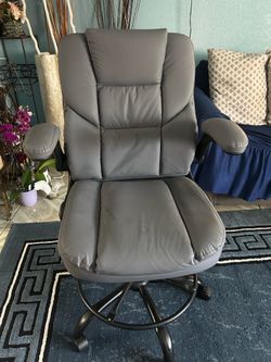 Desk chair brand new