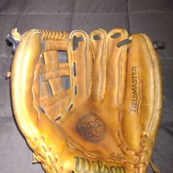 CLASSIC -WILSON -11 -INCH /FIELD  MASTER  /BASE BALL GLOVE