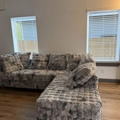 New Trendy Fluffy Sectional Couch Need Gone New In Box 
