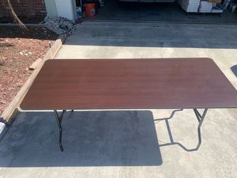Folding table