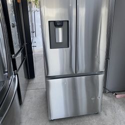 Samsung beautiful stainless steel refrigerator French door everything works perfectly first come first served 
