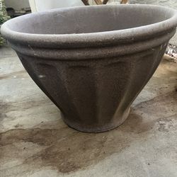 Plant Pots Big One $10 Small 6 Inch Ones $5 Each