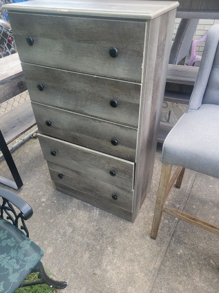 Dresser