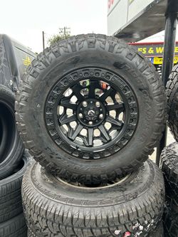 17’ Fuel Off Road & 265/70R17 Nitto