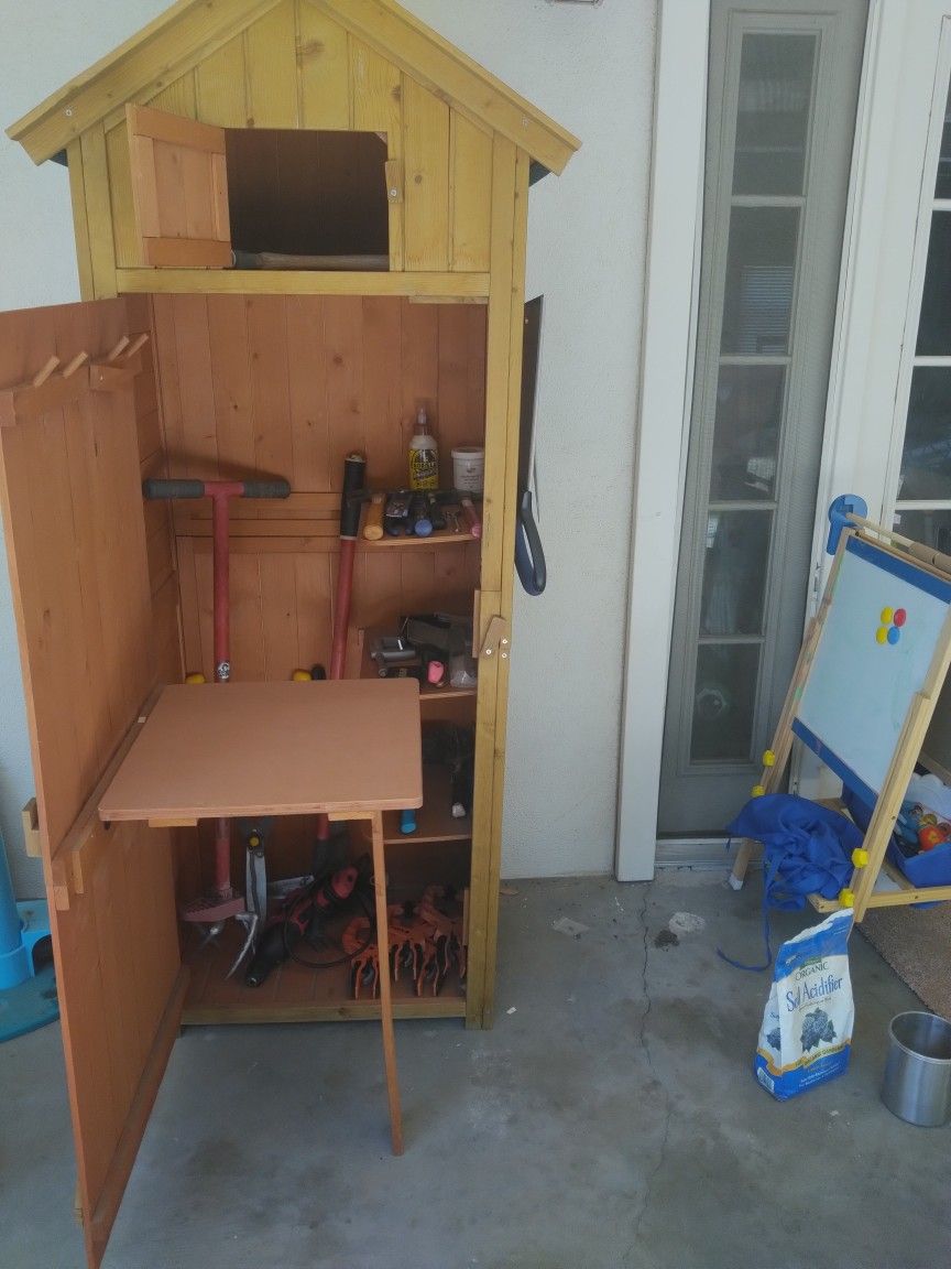 Wooden Tool/ Garden Shed W/Built-in Table (With all Tools Seen)