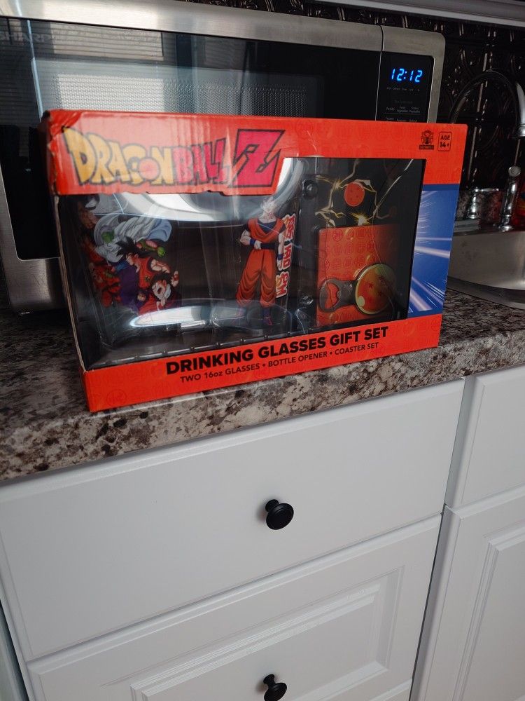 Dragon Ball Z Drinking Glasses Gift Set (Brand New Never Opened)