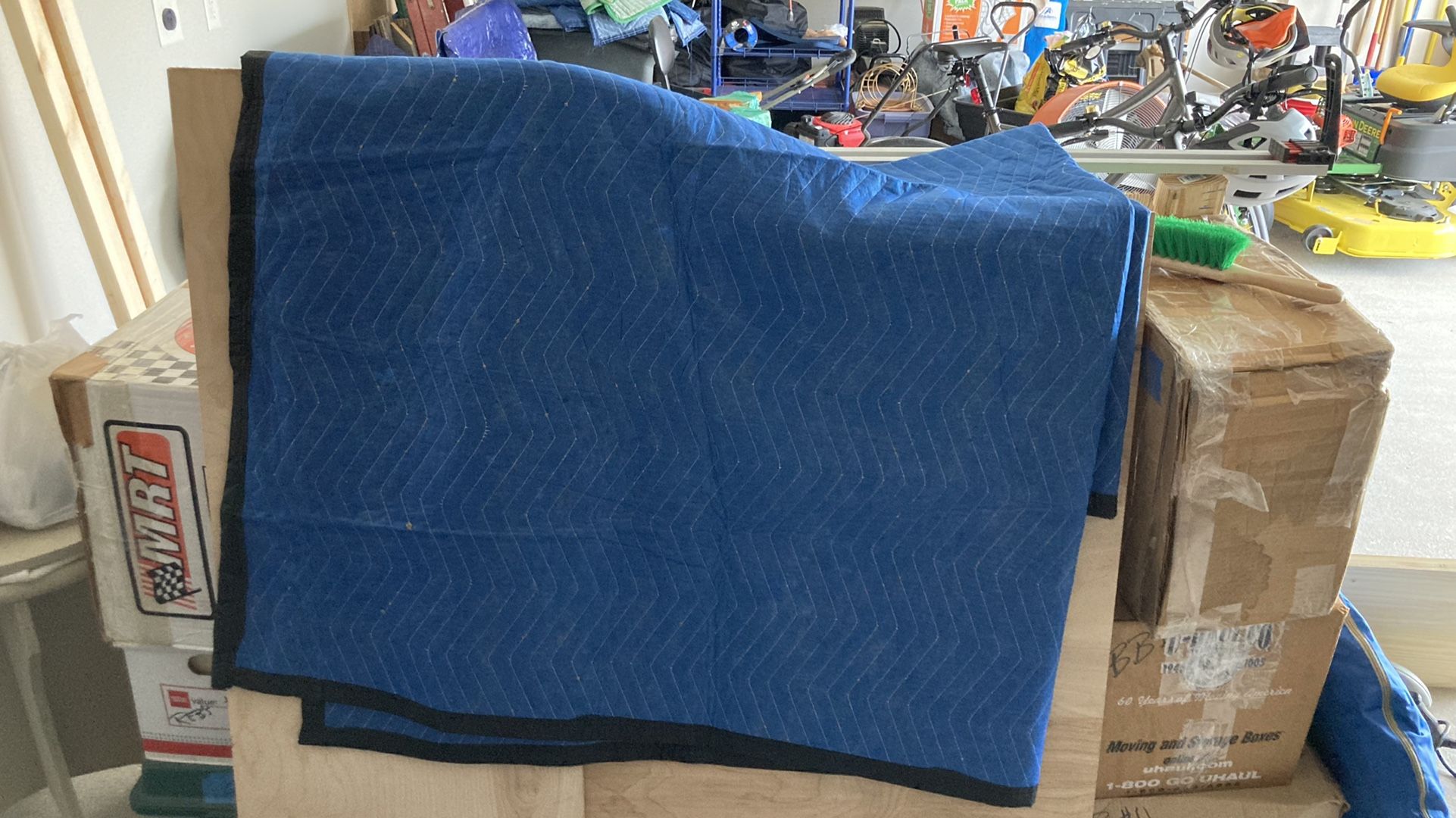 Lightweight moving blankets