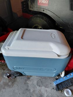 Igloo rolling cooler