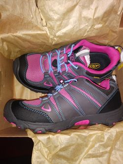 Kids hiking shoes