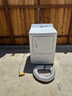 Insignia Electric Dryer White 6.7 Cu. Ft.