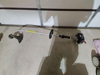 Murray curved shaft string trimmer /weed eater. Gas powered.