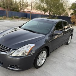 2010 Nissan Altima 3.5 RS in really good conditions ! 