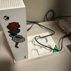 Xbox Series S With Recharging Station With Fan And 1 Battery