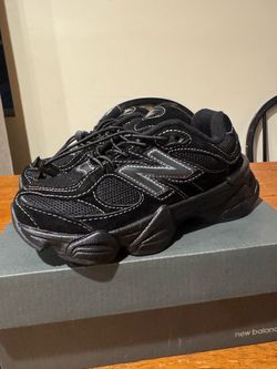 New balance 9060 kids shoes size 1 , 1Y