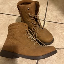 Children’s Place Boots Size 5