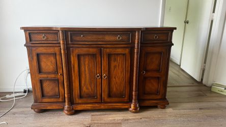 Tommy Bahama British Colonial Furniture Set – Buffet & Matching End Tables w/ Lamps
