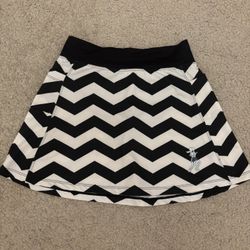 Black and white chevron running skirt! 