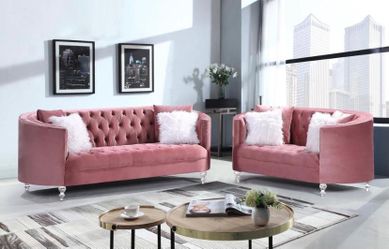 SOFA AND LOVESEAT NEW IN BOX AVAILABLE\\ JUEGO DE MUEBLES DE DOS PIEZAS DISPONBLE NUEVO EN CAJA