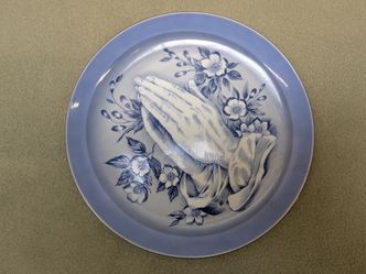 Vintage 1976 Spencer Gifts "Praying Hands" Decorative Plate - Made in Japan