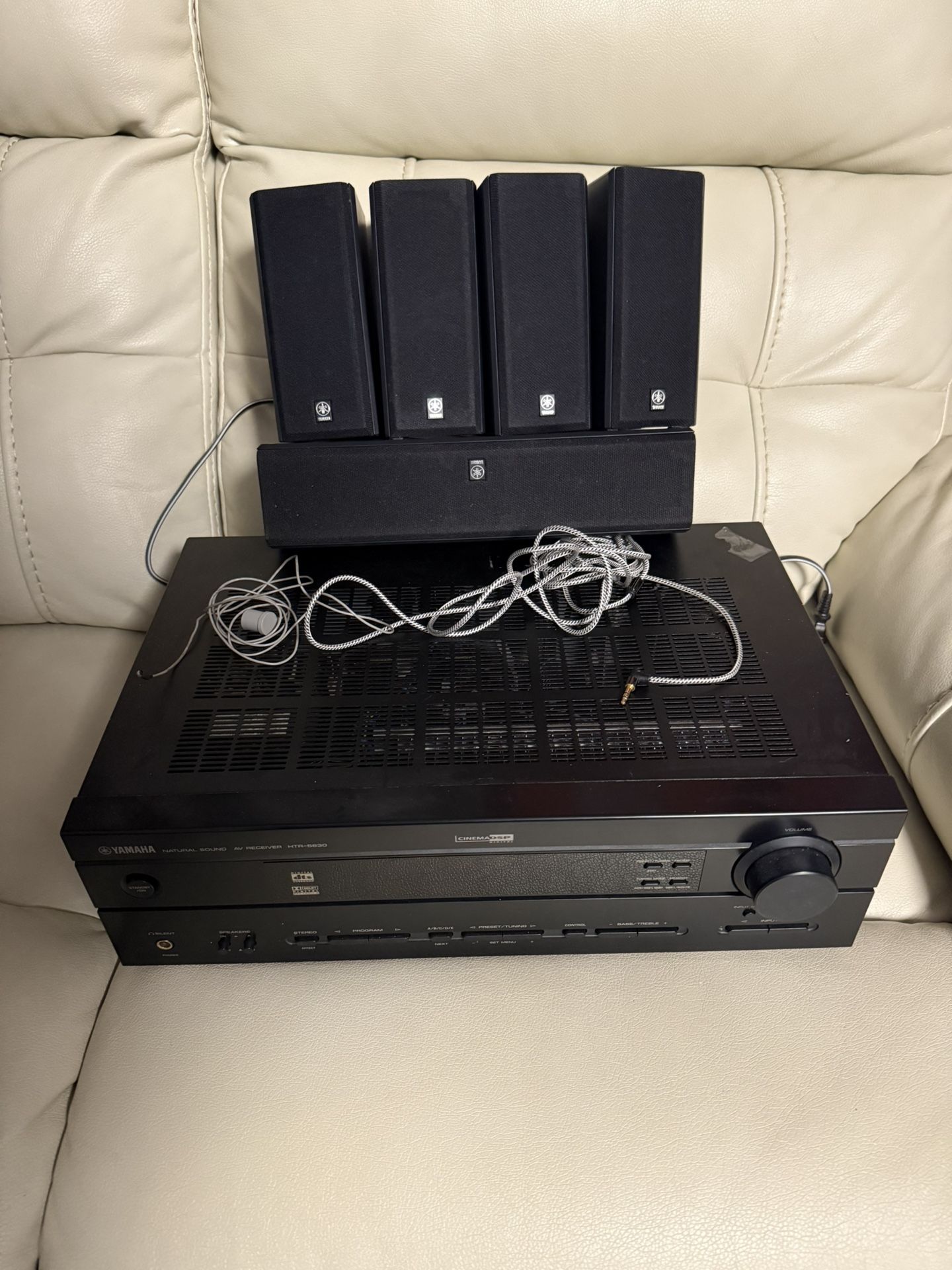 Yamaha Stereo AV Receiver AM/ FM TUNER Surround Sound