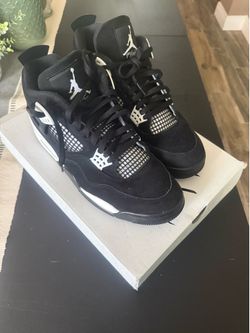 Jordan 4 Retro “White Thunder”