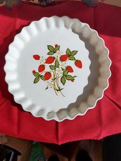 Beautiful Sheffield STRAWBERRIES AND CREAM quiche/tartplate/dish
