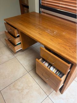 Desk **FREE** 92nd & Raintree Dr.