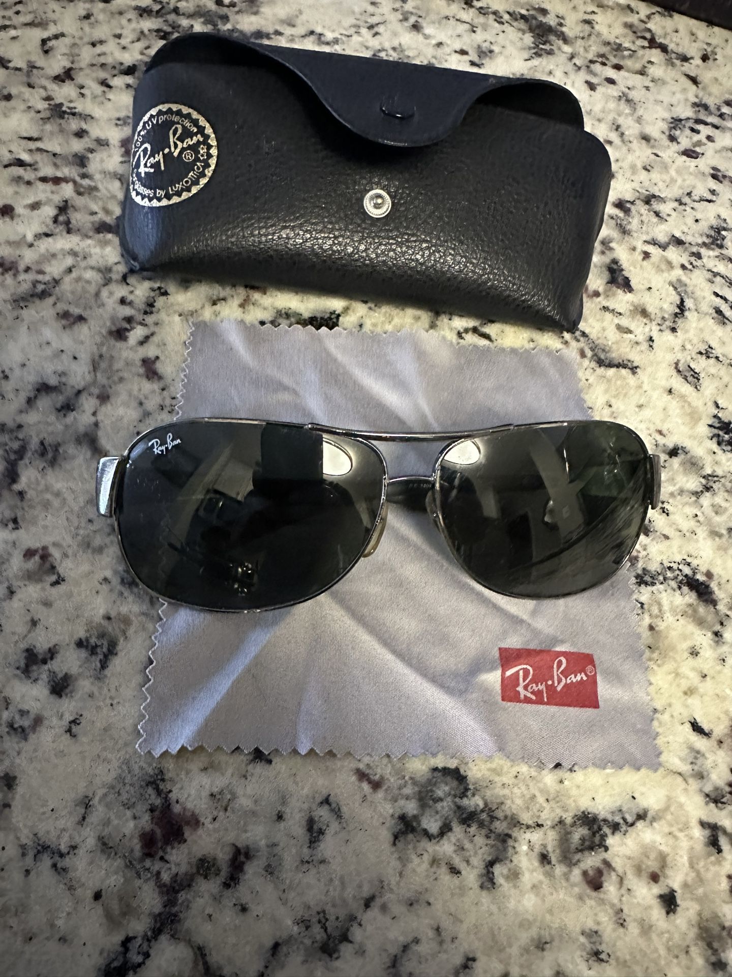 Ray Ban Aviator Polarized Classic Mens lightly used