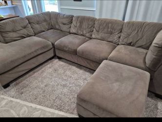 (No deposit  delivery)Sectional couc with ottoman