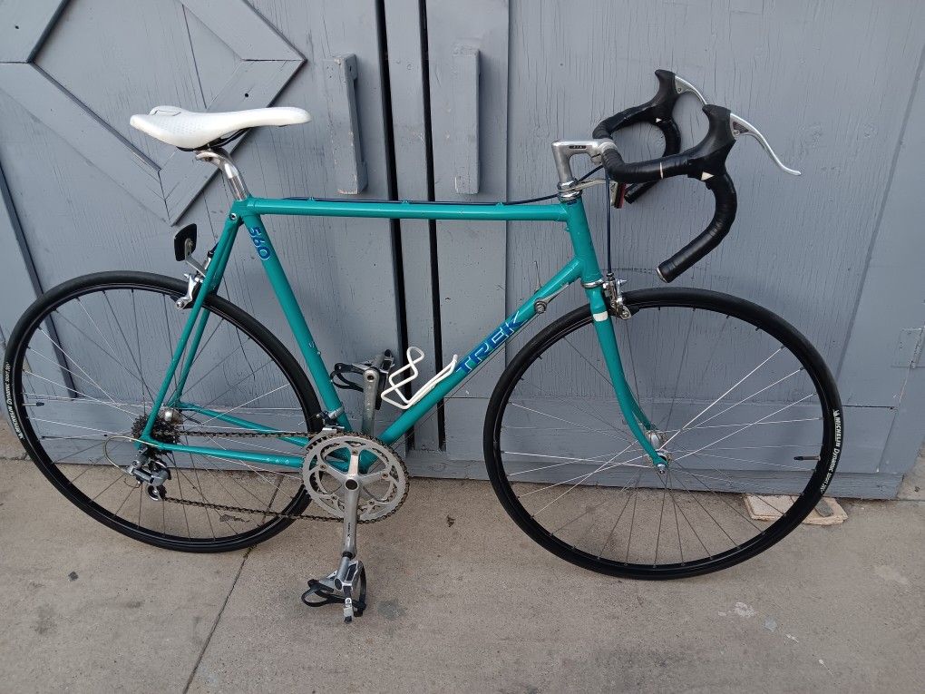 58cm.   Road Bike.     TREK 