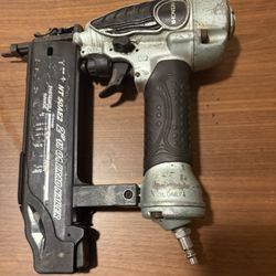 Hitachi 18 G Brad Nailer 