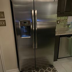 GE Stainless Steel Fridge