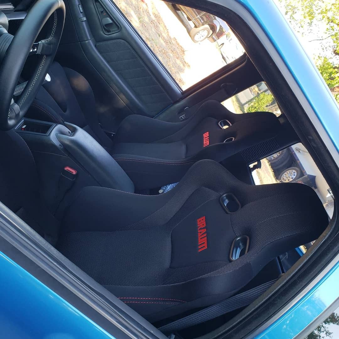 Braum venom race seats with s10/sonoma brackets for Sale in Los Angeles